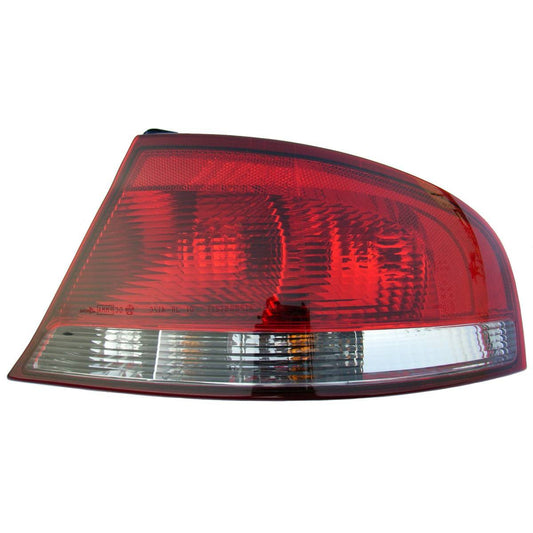 Front View of Right Tail Light Assembly EAGLE EYES CS187-B000R