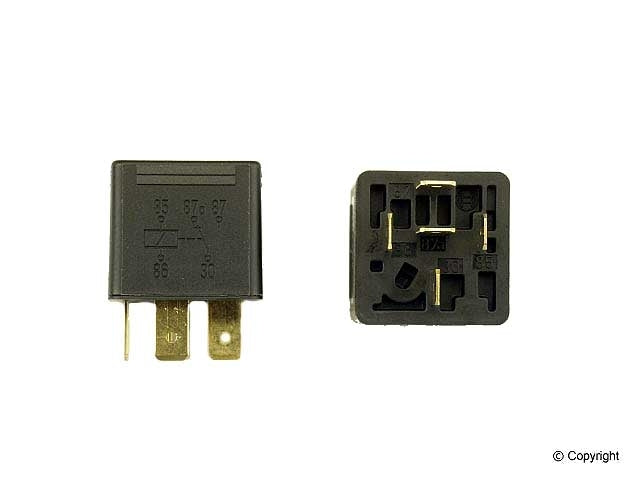 Front View of Battery Charge Relay BOSCH 0332209151