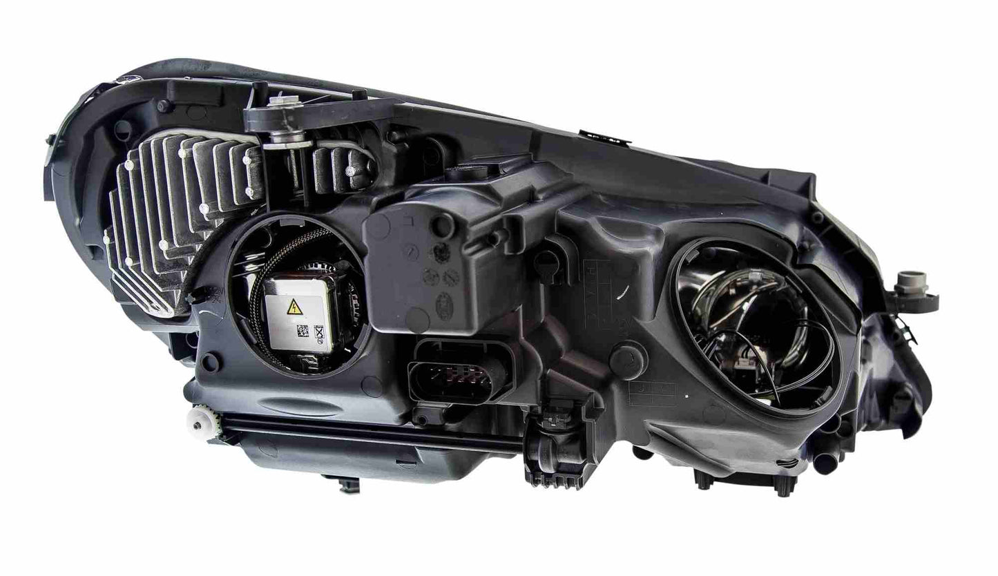 Connector View of Front Left Headlight Assembly HELLA 011705131