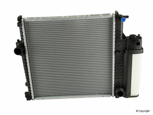 Front Radiator (Trans.: Standard/Auto) NISSENS 60623A For BMW 318i 318is 318ti Z3