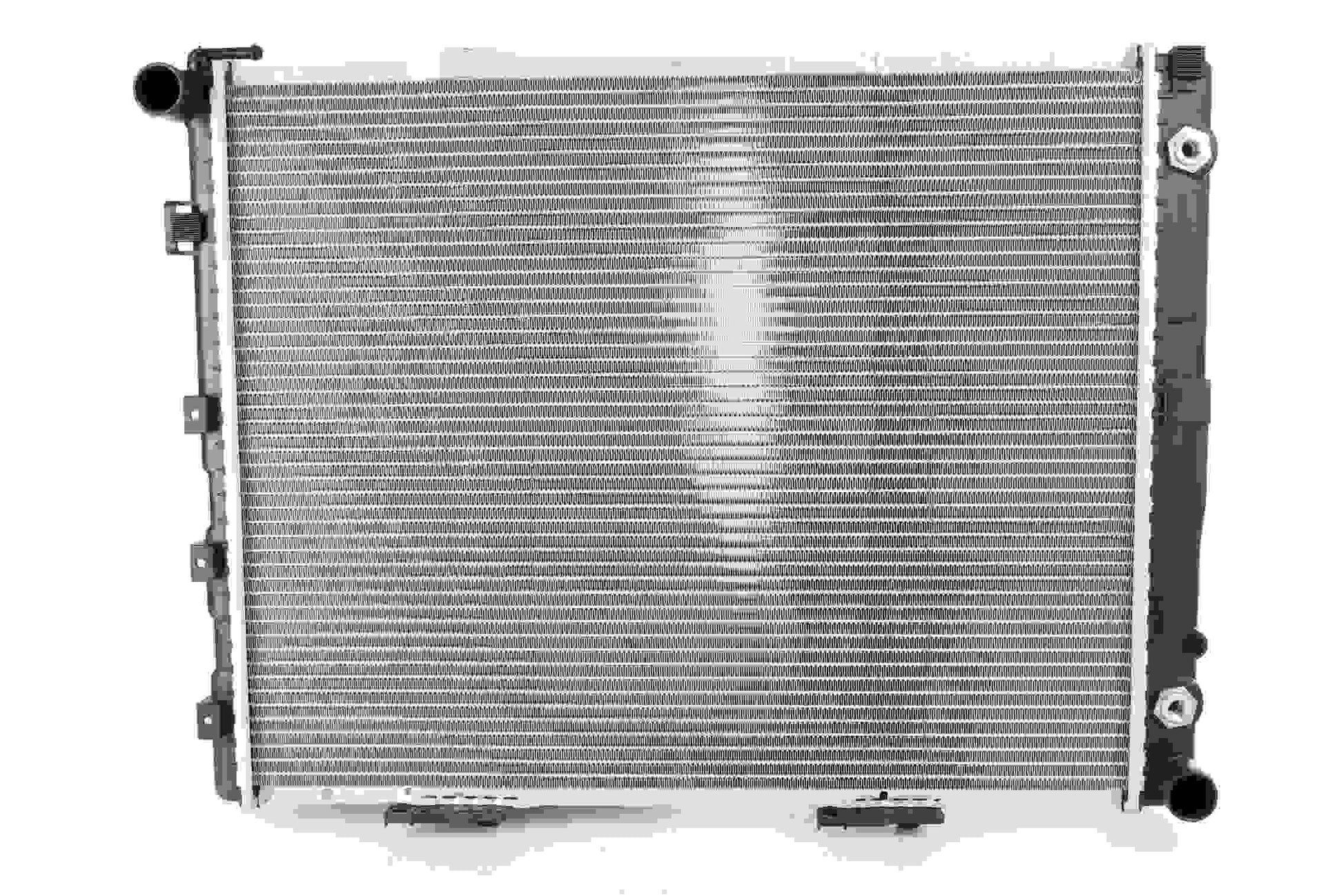 Angle View of Radiator NISSENS 62679A