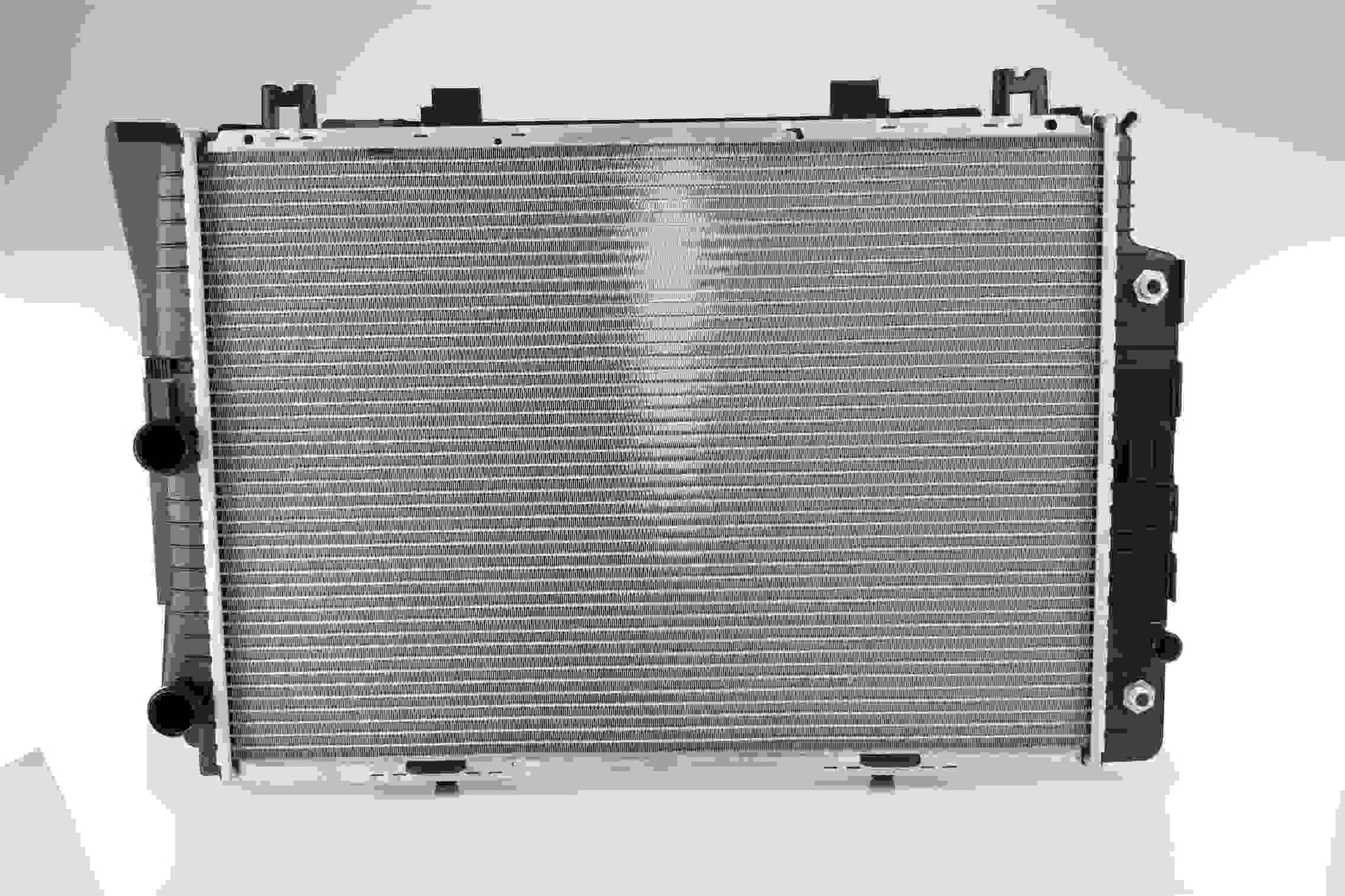 Angle View of Radiator NISSENS 62746A