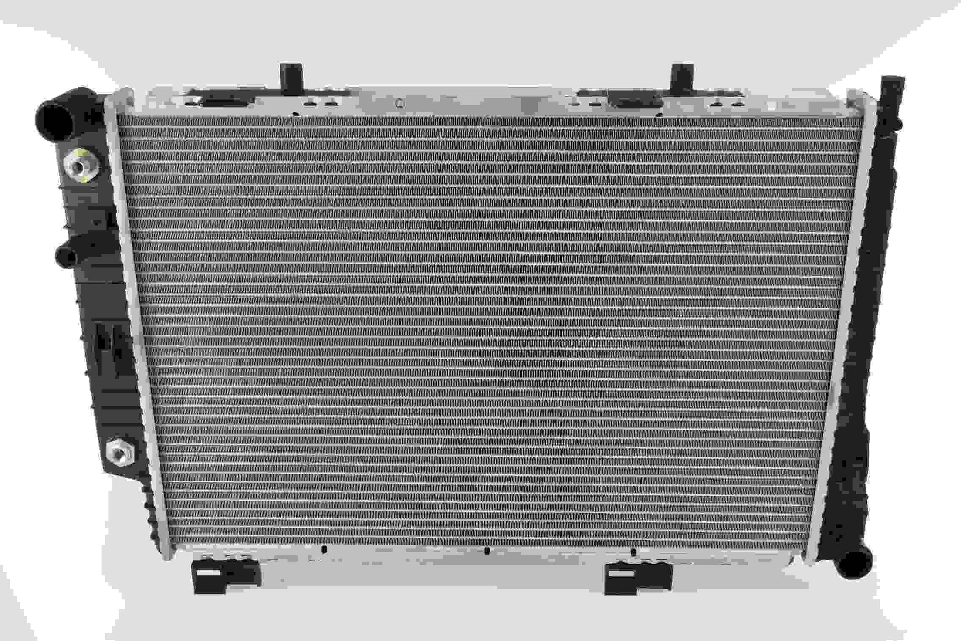 Angle View of Radiator NISSENS 62749A