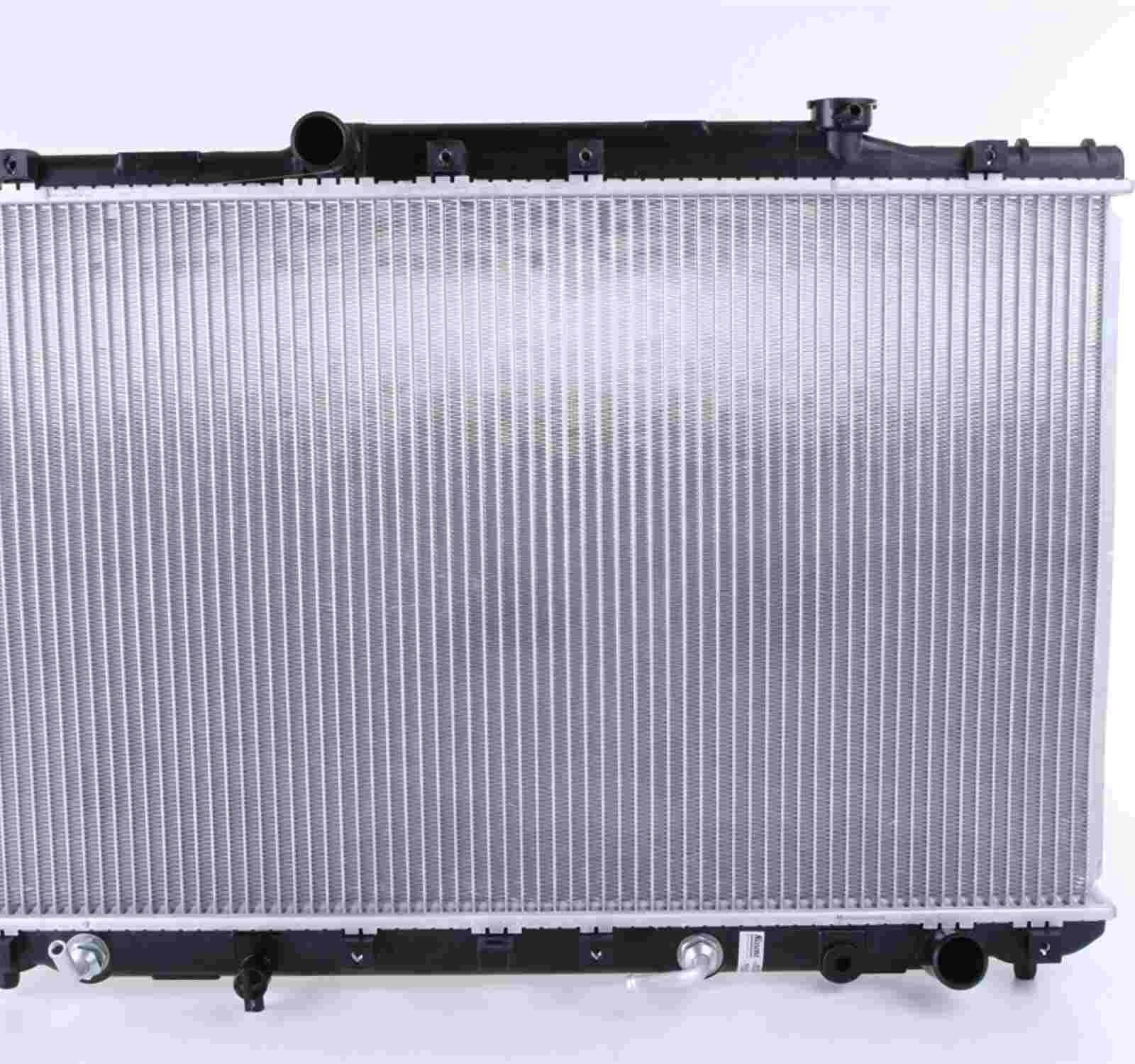 Angle View of Radiator NISSENS 647681