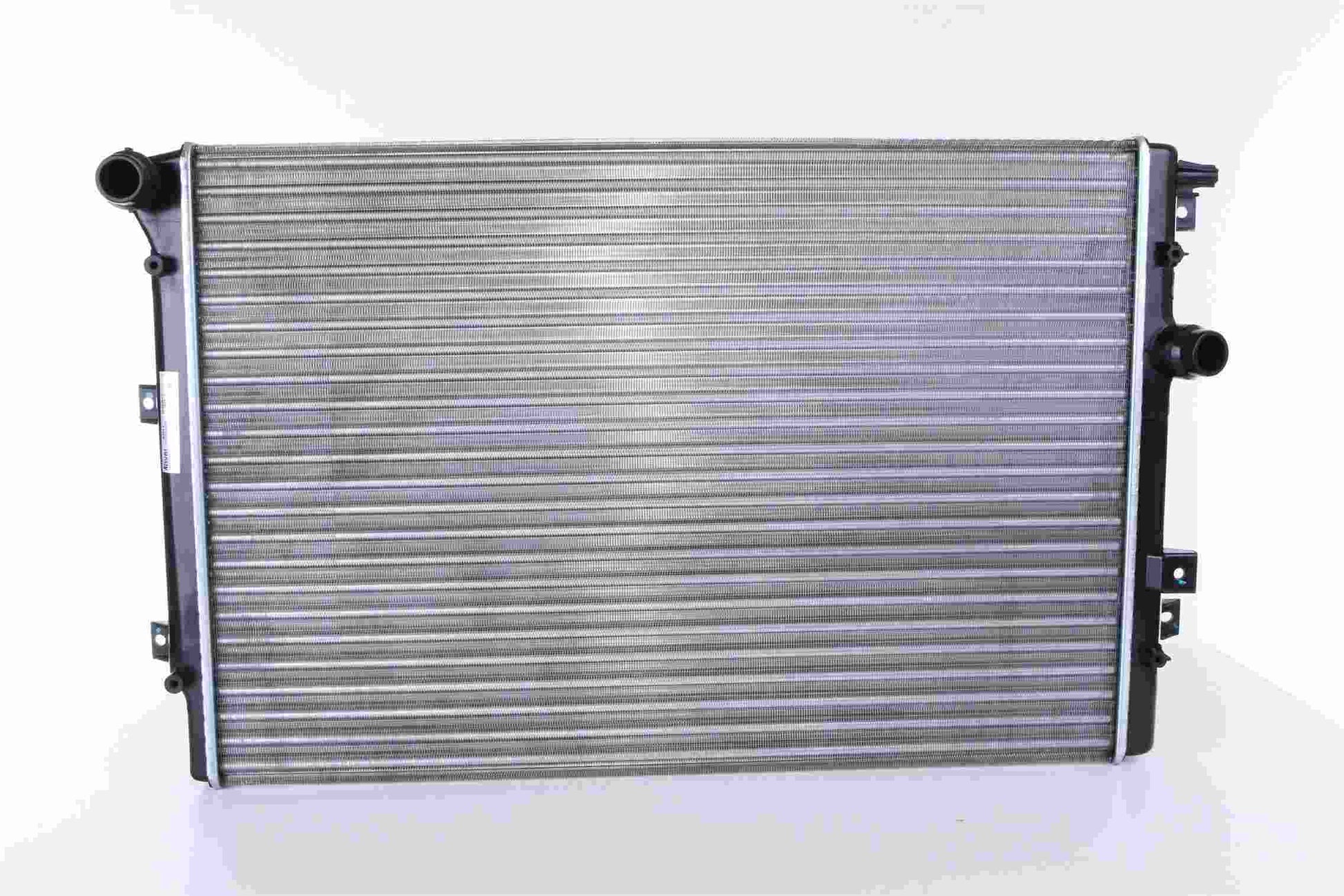 Angle View of Radiator NISSENS 65015