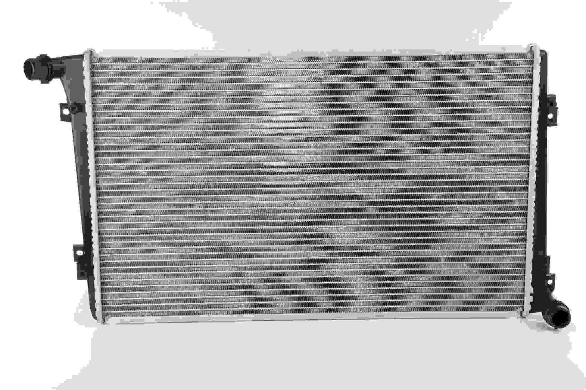 Angle View of Radiator NISSENS 65292