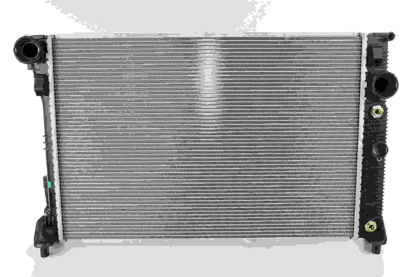 Angle View of Radiator NISSENS 67162