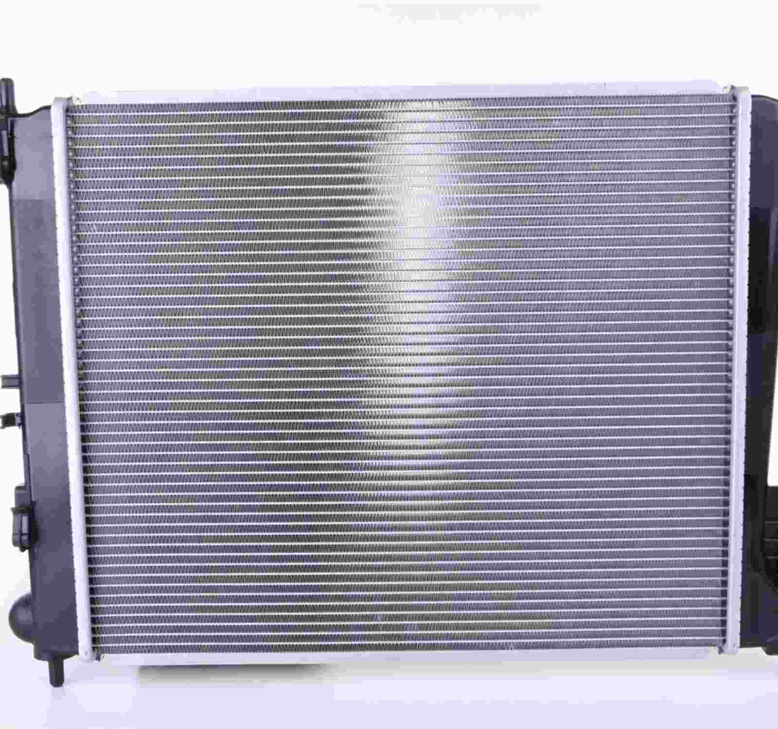 Angle View of Radiator NISSENS 675007