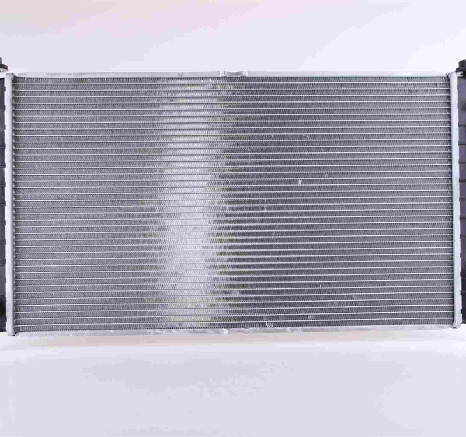 Front View of Center Radiator NISSENS 69016