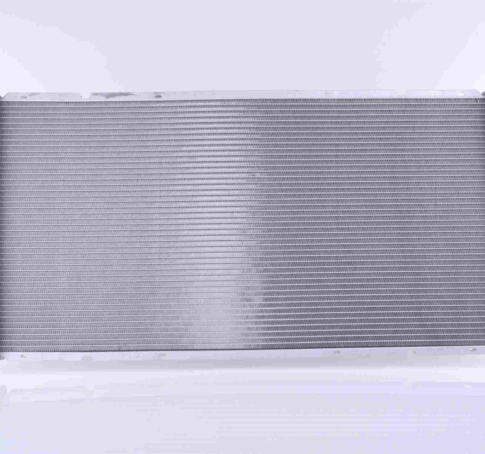 Angle View of Center Radiator NISSENS 69091