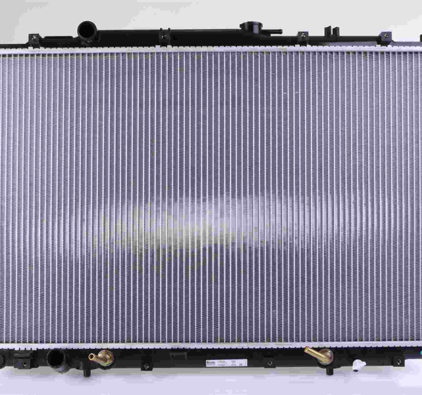 Angle View of Radiator NISSENS 69476