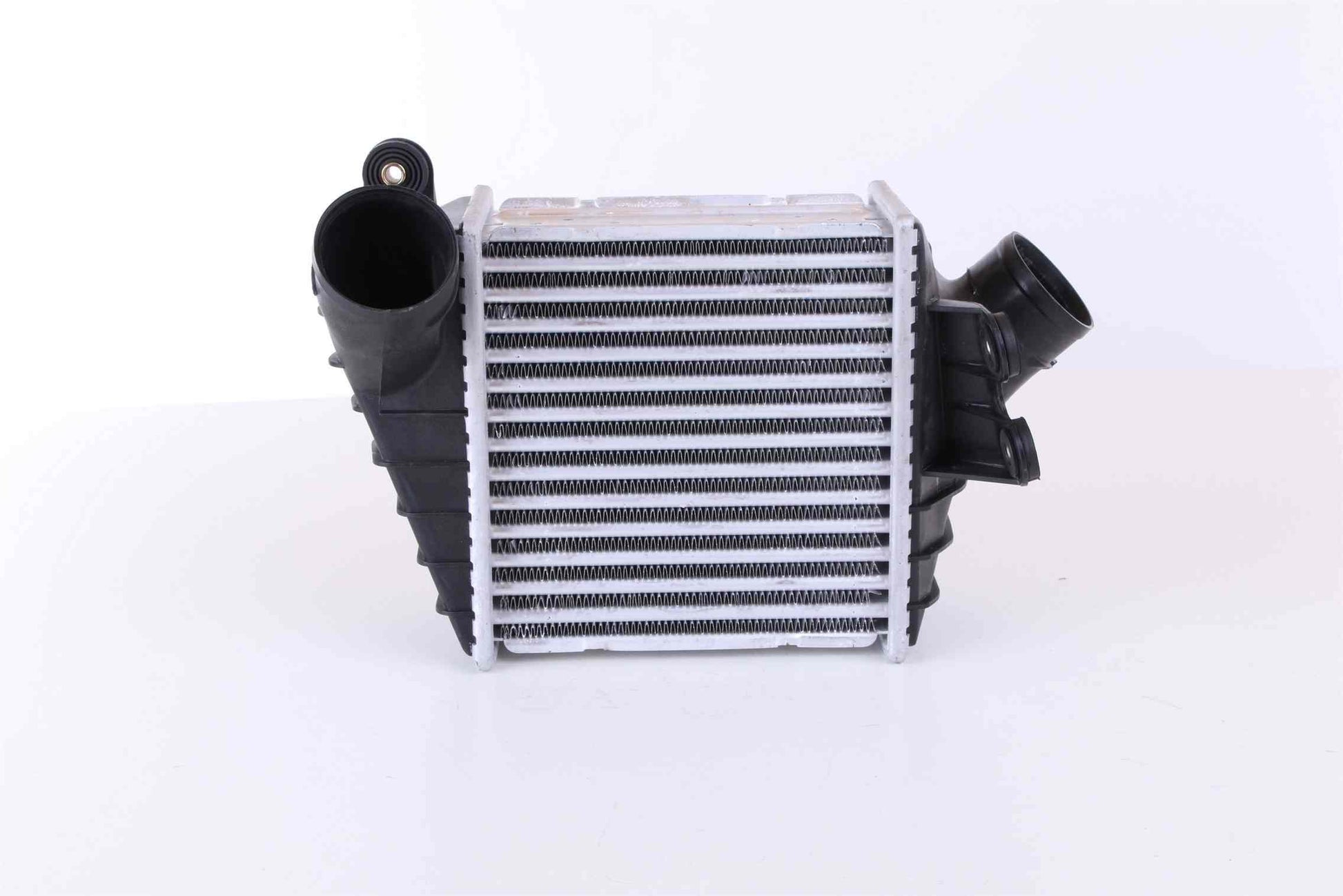 Angle View of Front Intercooler NISSENS 96759