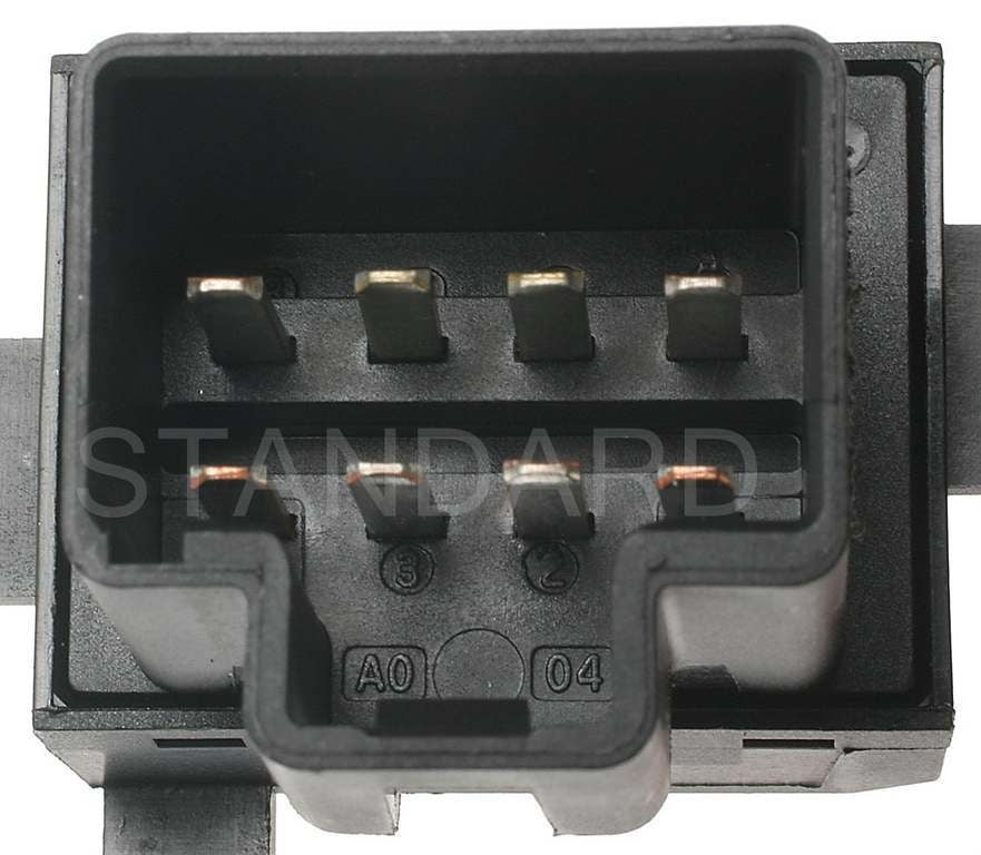 Connector View of Left Door Window Switch STANDARD IGNITION DS-1180