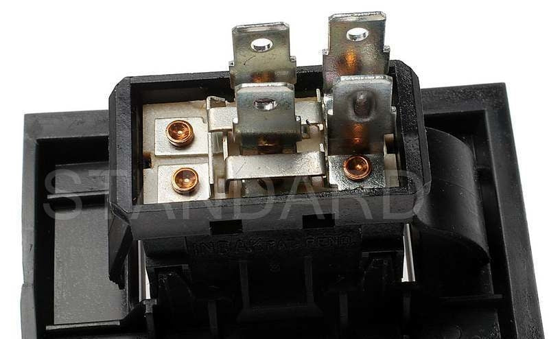 Connector View of Fuel Tank Selector Switch STANDARD IGNITION DS-1807