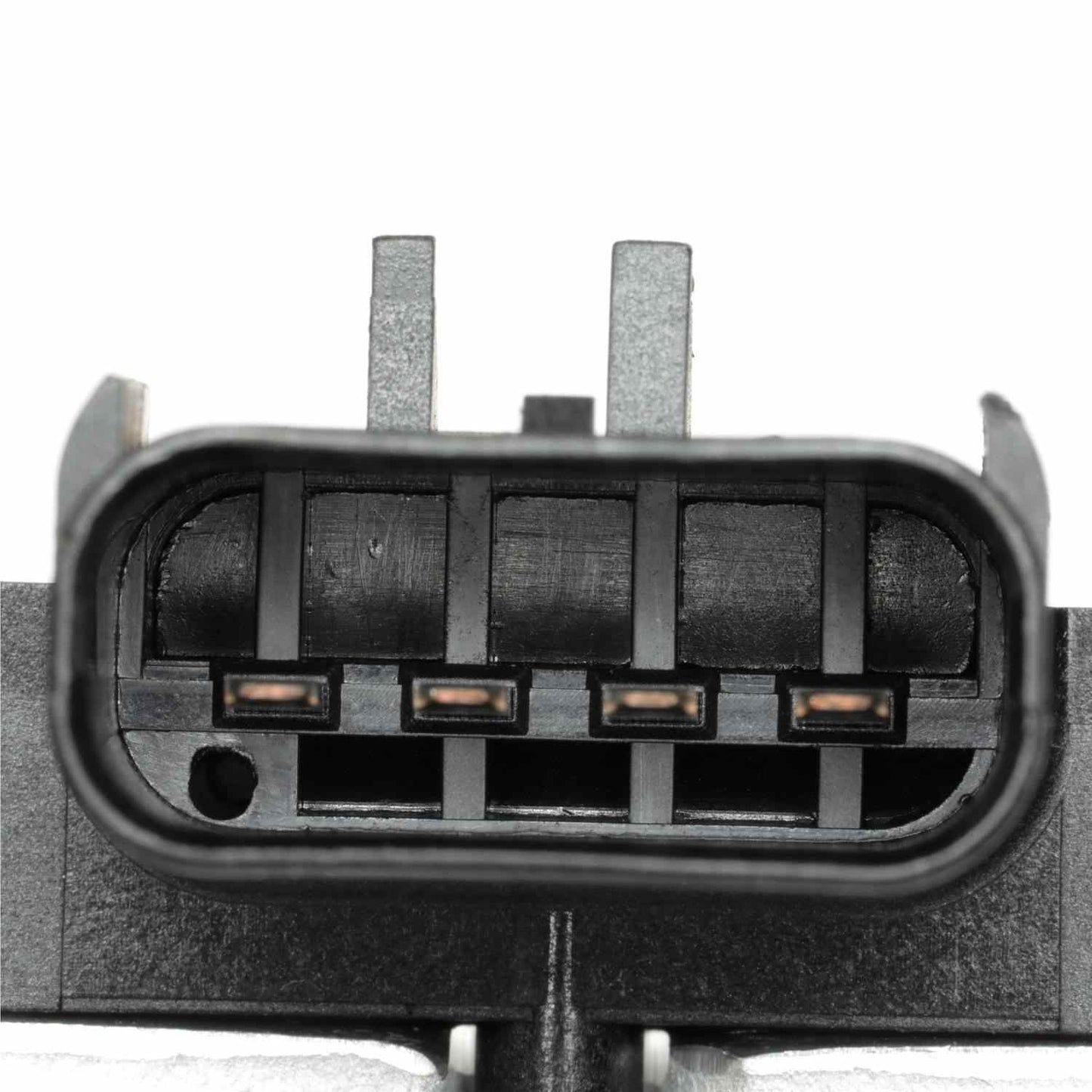 Connector View of Engine Cooling Fan Module STANDARD IGNITION RY-330