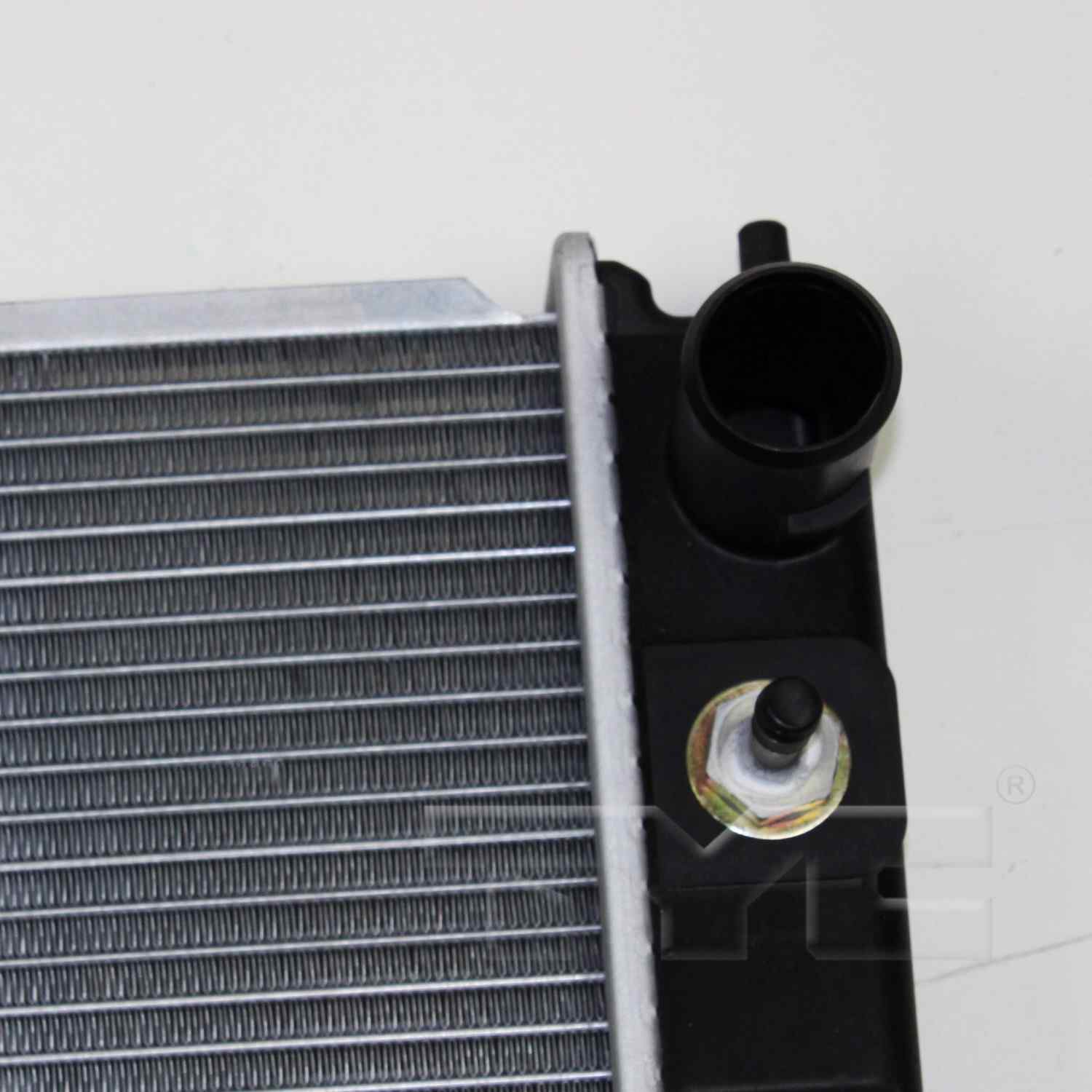 Side View of Radiator TYC 13078