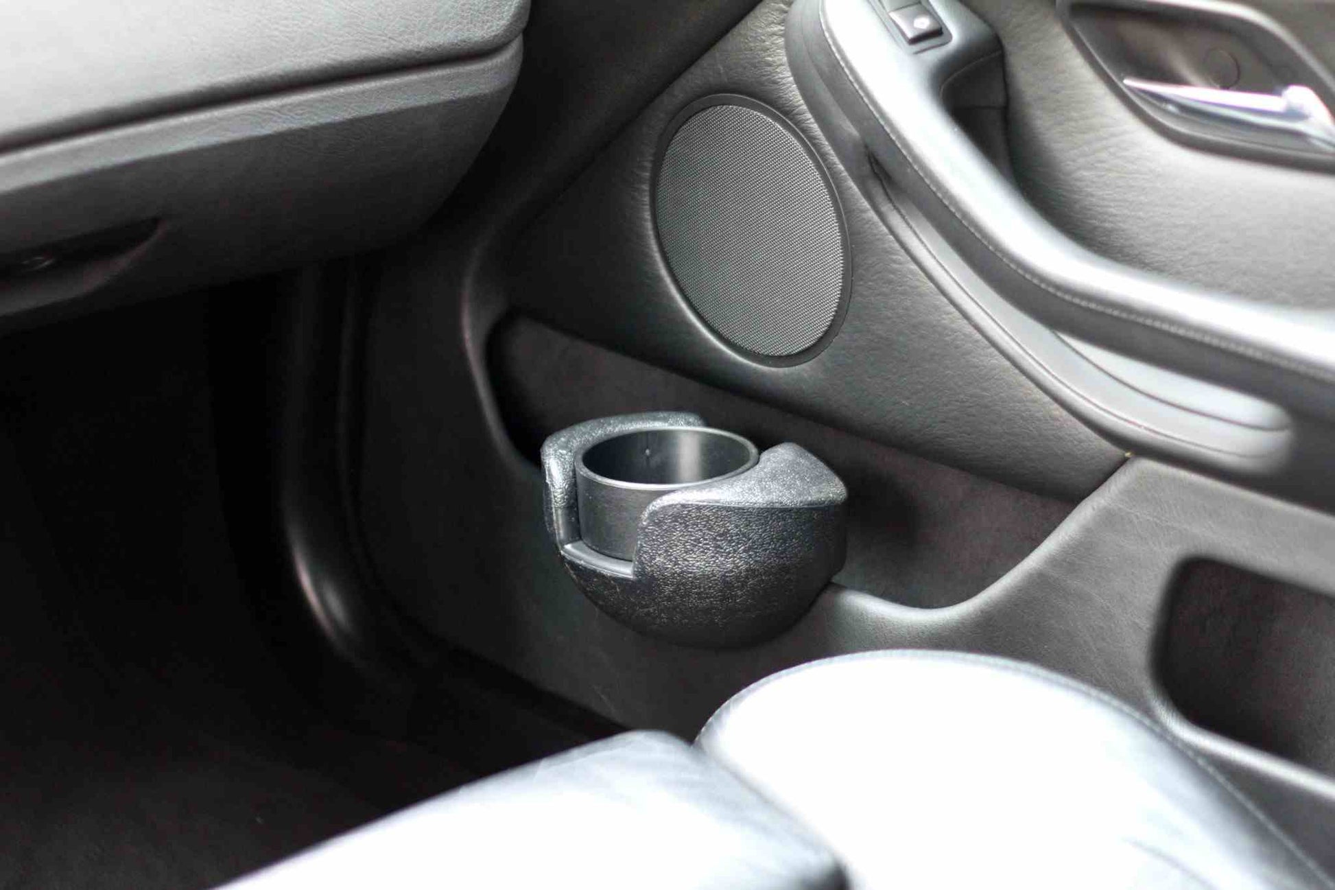 Accessories 3 View of Cup Holder URO 82110027936