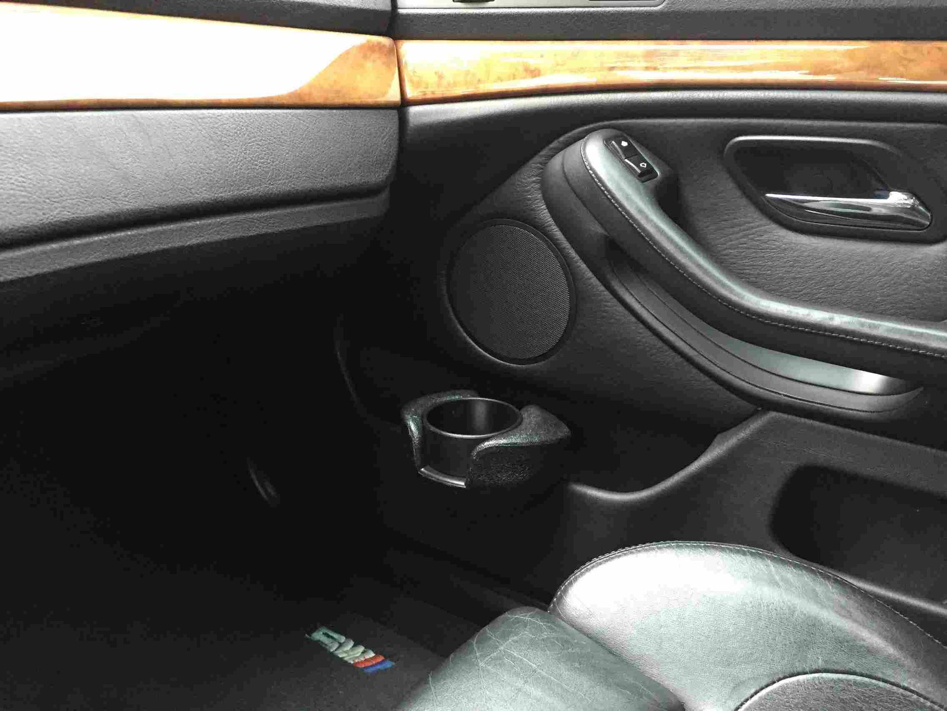 Left View of Cup Holder URO 82110027936