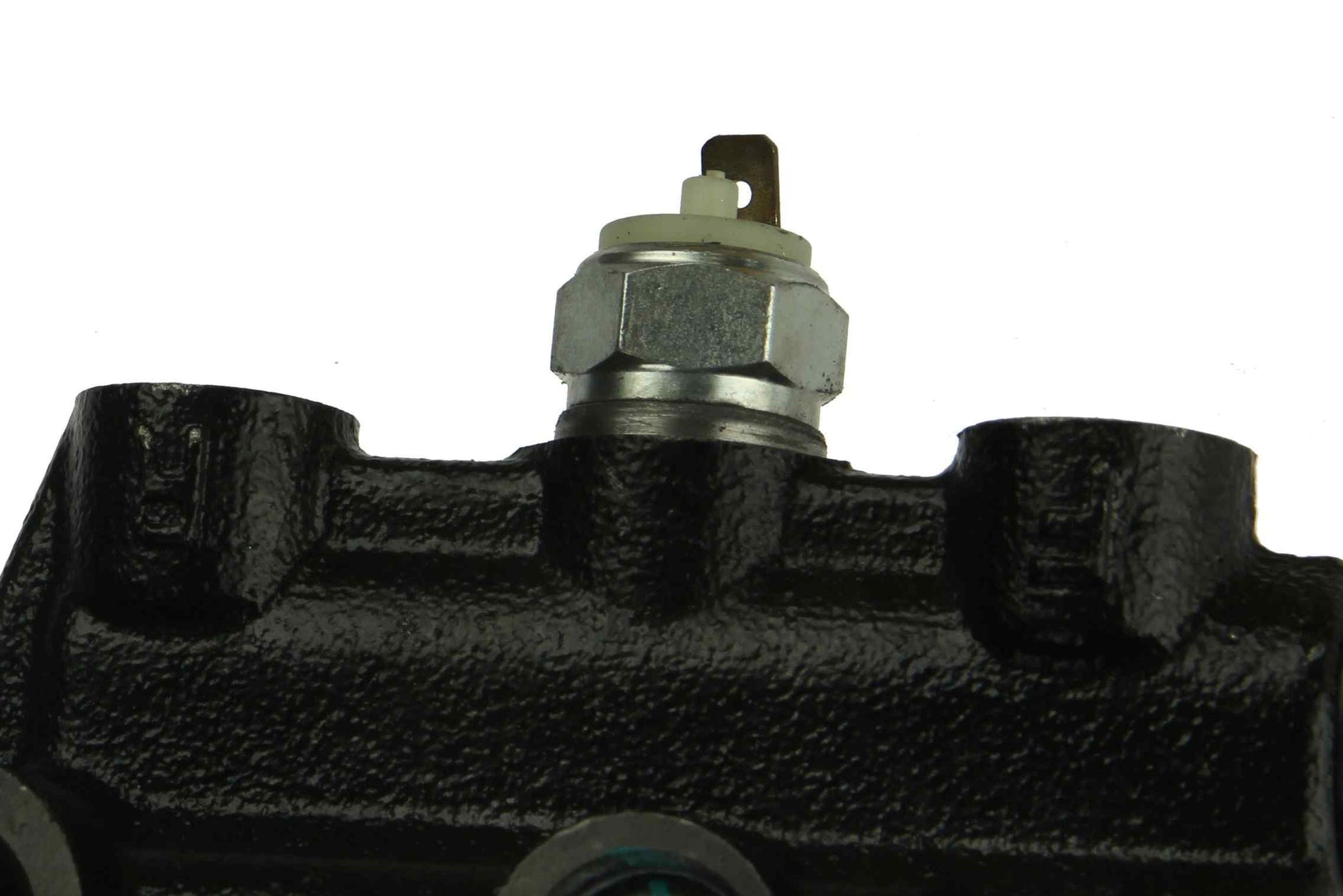 Left View of Brake Master Cylinder URO 91135501202