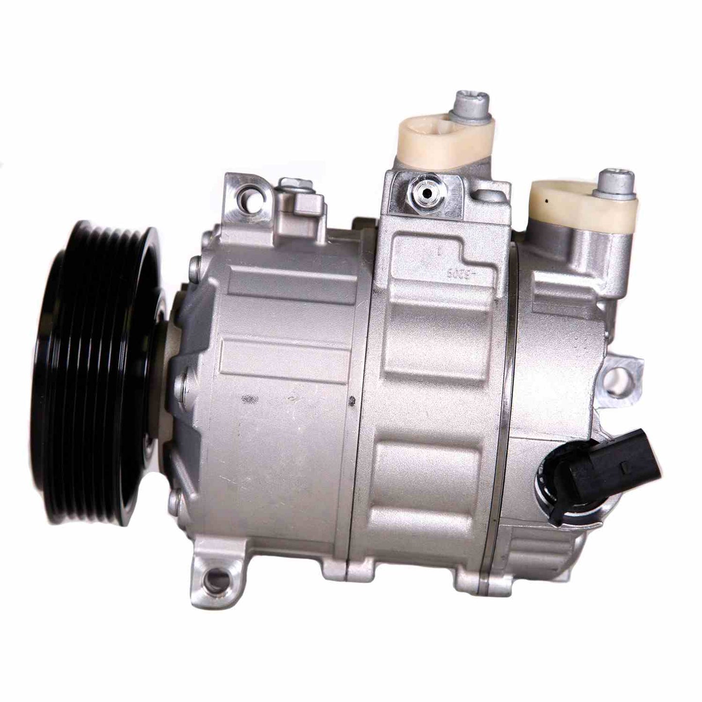 Side View of A/C Compressor VALEO 699357