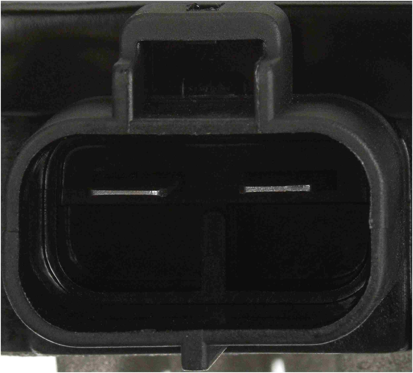 Connector View of Engine Cooling Fan Module GATES FCM102