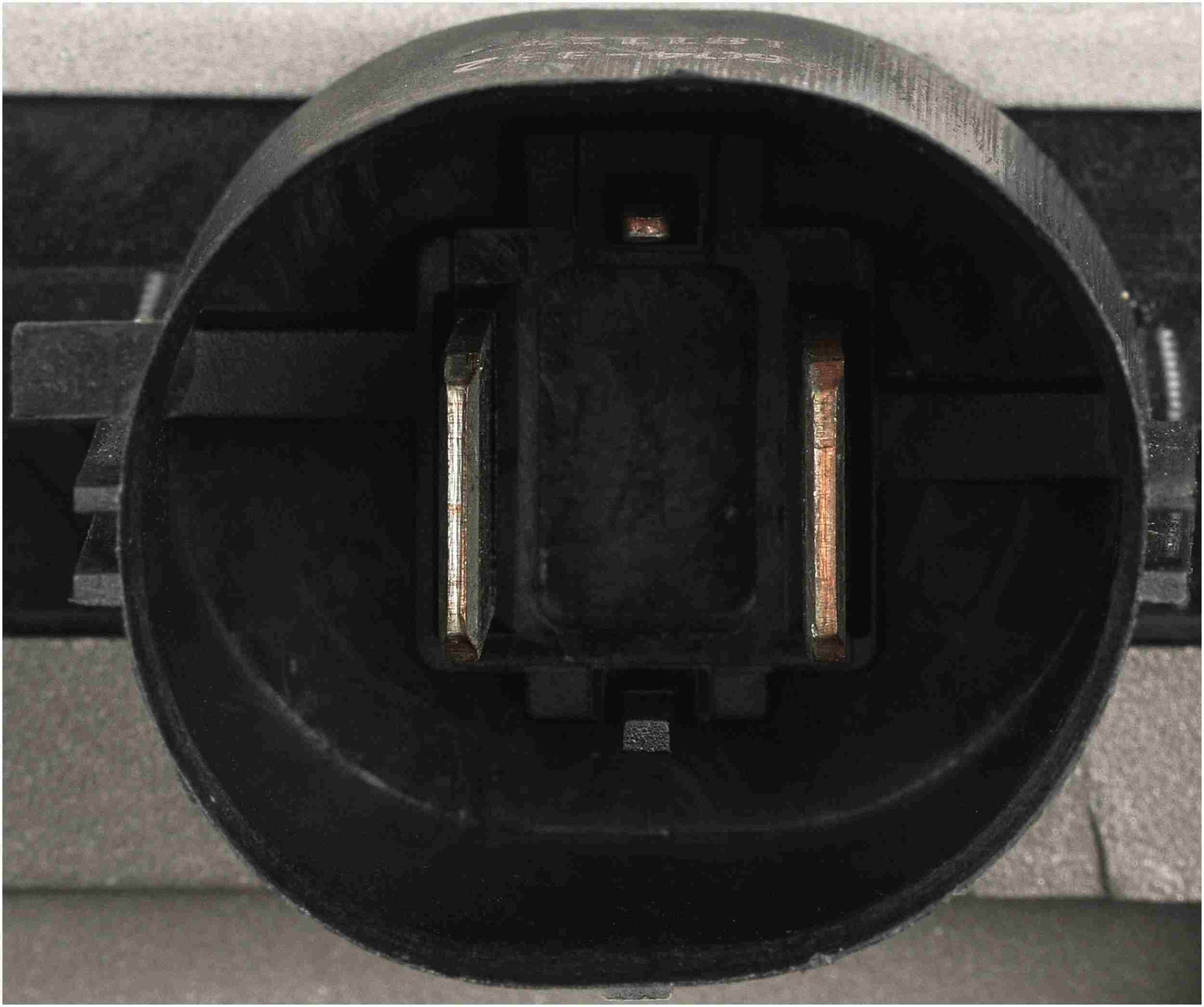 Connector View of Engine Cooling Fan Module GATES FCM108