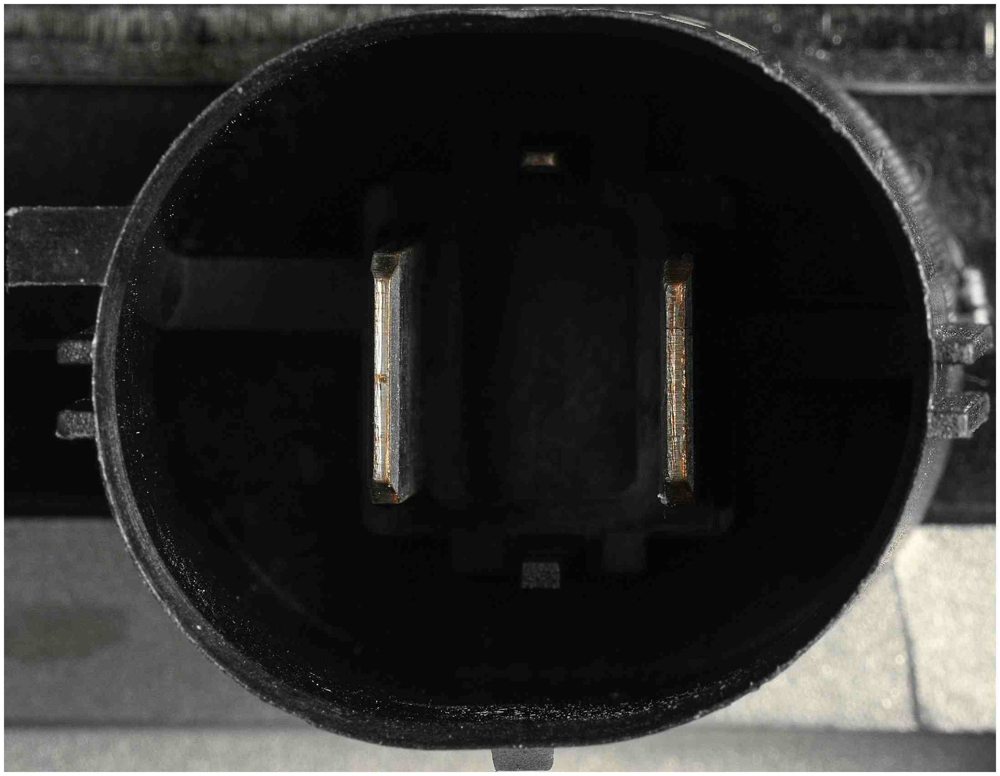 Connector View of Engine Cooling Fan Module GATES FCM135