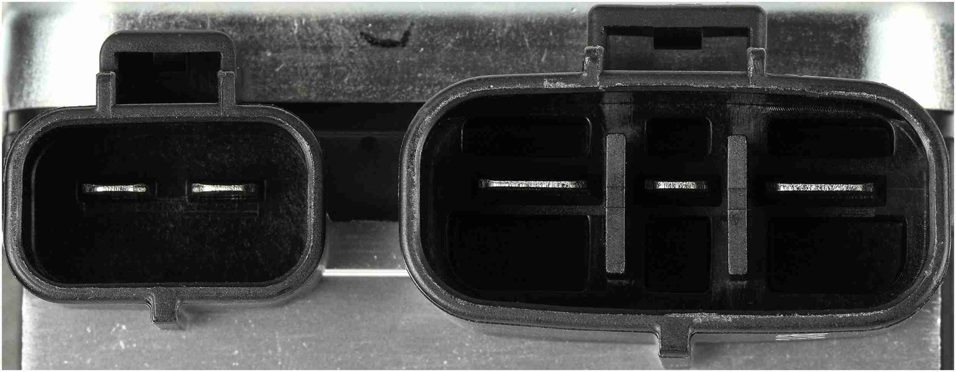 Connector View of Engine Cooling Fan Module GATES FCM140